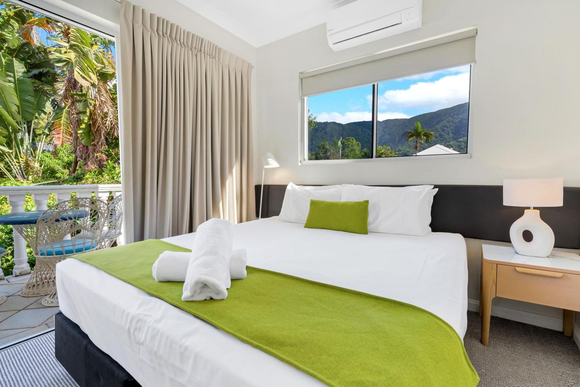 Sarayi Boutique Hotel Palm Cove Exteriör bild