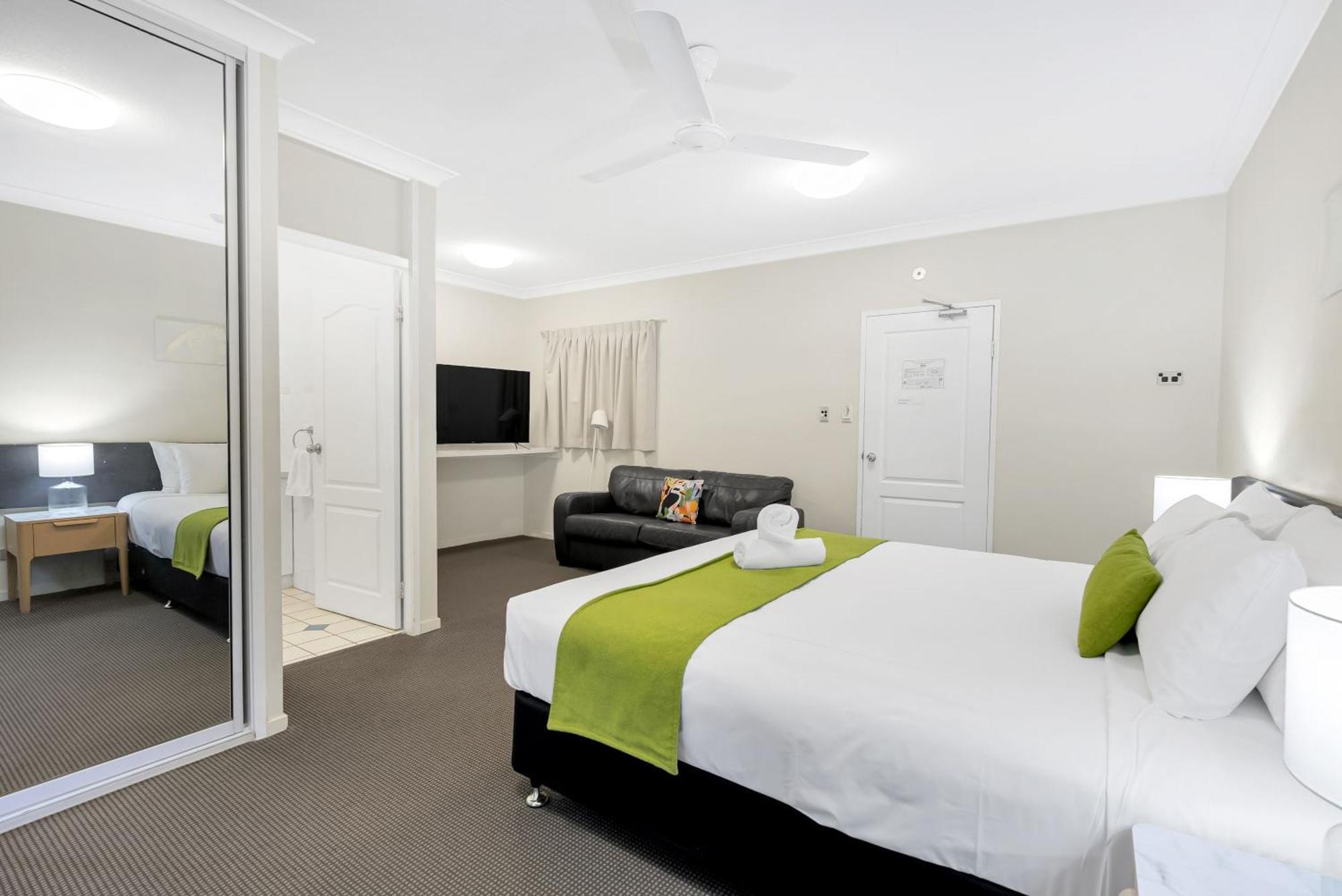 Sarayi Boutique Hotel Palm Cove Exteriör bild