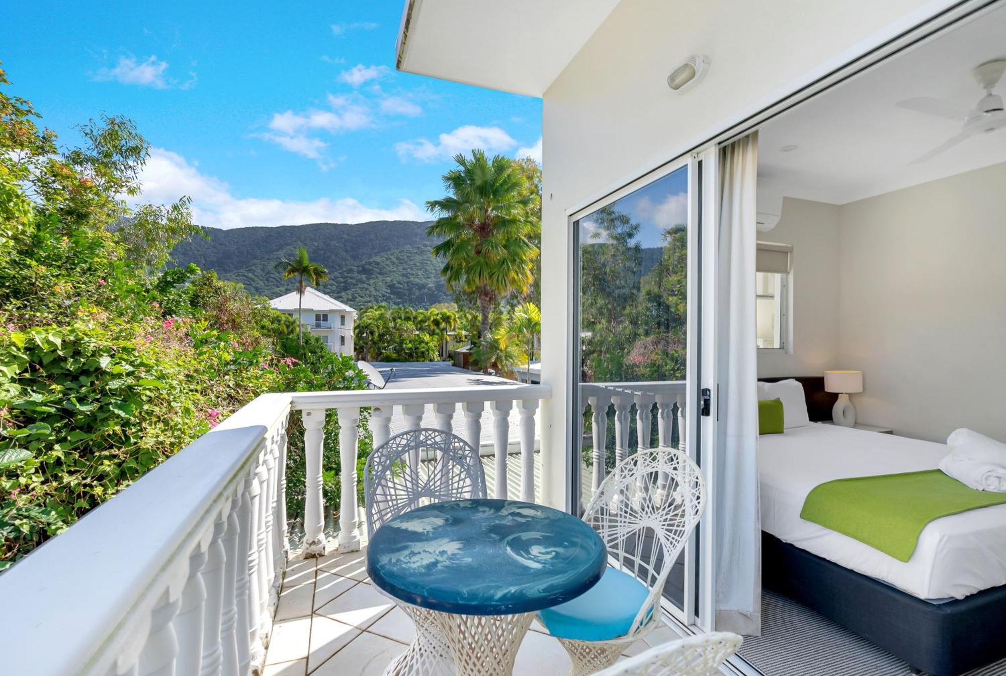 Sarayi Boutique Hotel Palm Cove Exteriör bild