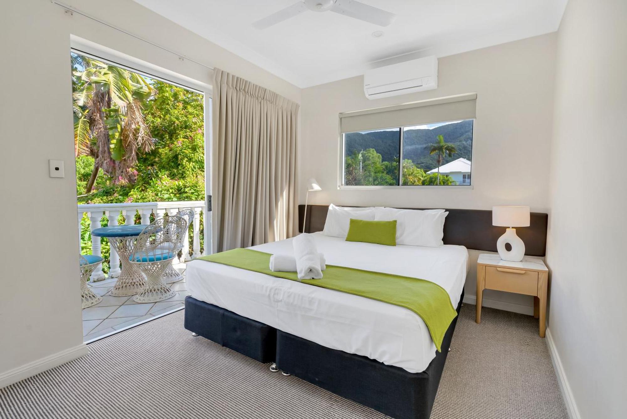 Sarayi Boutique Hotel Palm Cove Exteriör bild