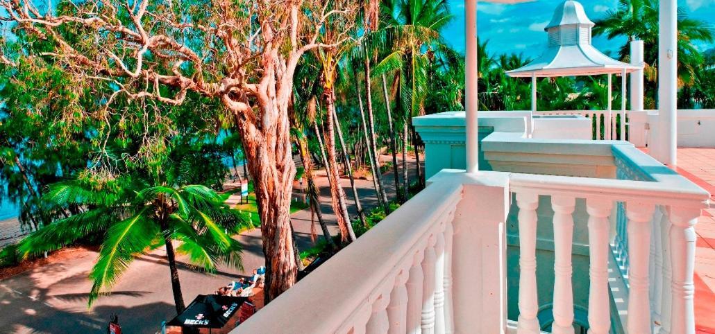 Sarayi Boutique Hotel Palm Cove Exteriör bild
